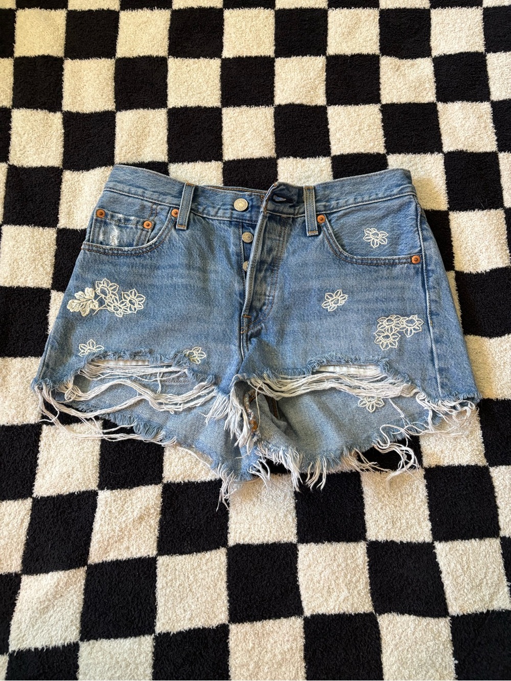 Levi's 501 Embroidered Shorts - Size 25